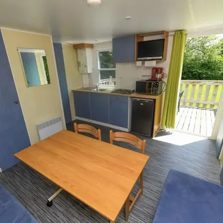 Mobil-home Confortable Avec Terrasse Pour 4 Personnes - Api-1-52-1361 *