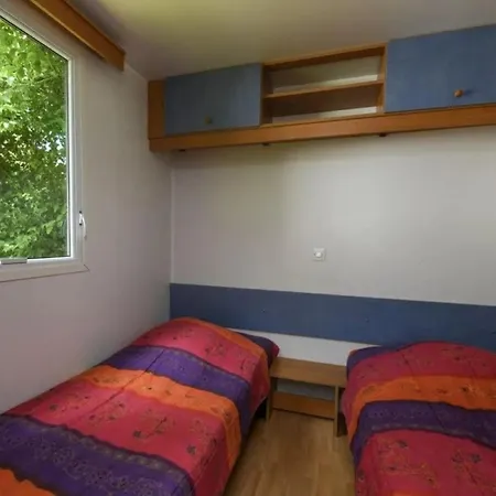 Campingplatz Mobil-home Confortable Avec Terrasse Pour 4 Personnes - Api-1-52-1361