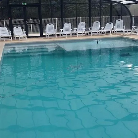 Mobil-home Confortable Avec Terrasse Pour 4 Personnes - Api-1-52-1361 *