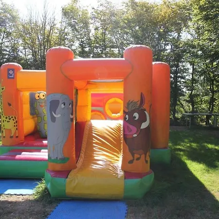 Mobil-home Confortable Avec Terrasse Pour 4 Personnes - Api-1-52-1361 * Commequiers