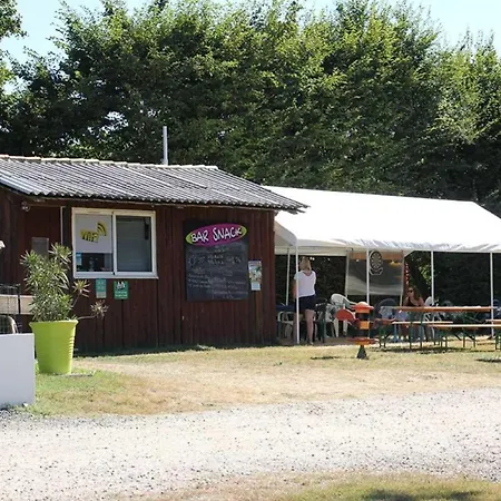 Mobil-home Confortable Avec Terrasse Pour 4 Personnes - Api-1-52-1361 *