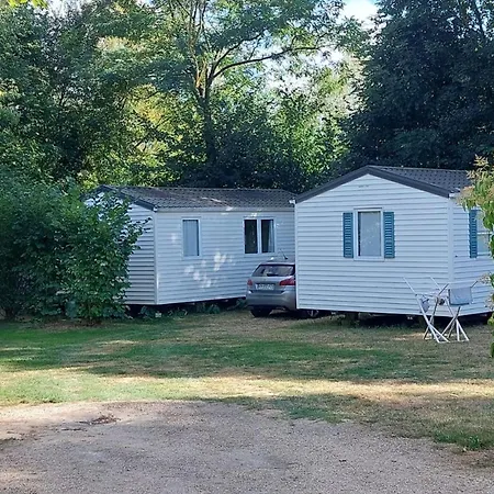 Mobil-home Confortable Avec Terrasse Pour 4 Personnes - Api-1-52-1361 *