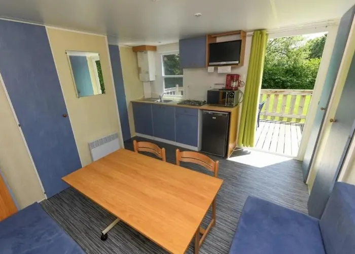 Mobil-home Confortable Avec Terrasse Pour 4 Personnes - Api-1-52-1361 *