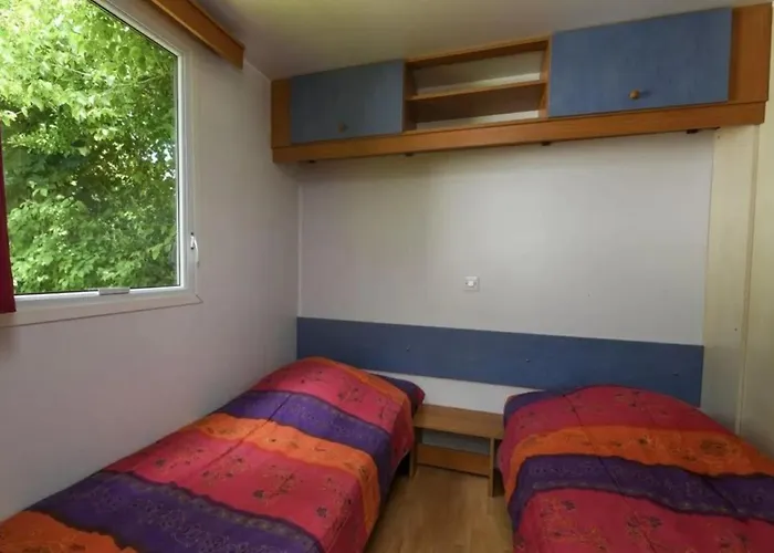 Campingplatz Mobil-home Confortable Avec Terrasse Pour 4 Personnes - Api-1-52-1361