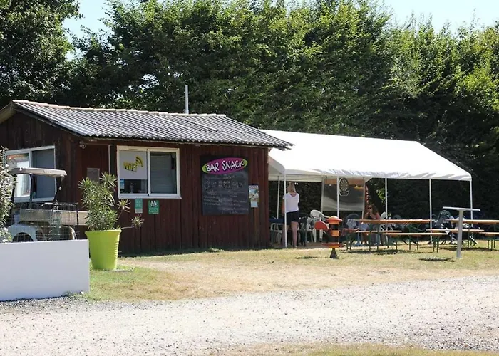 Mobil-home Confortable Avec Terrasse Pour 4 Personnes - Api-1-52-1361 *