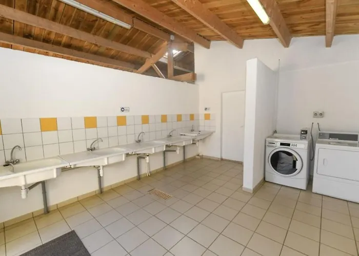 Campingplatz Mobil-home Confortable Avec Terrasse Pour 4 Personnes - Api-1-52-1361 Commequiers